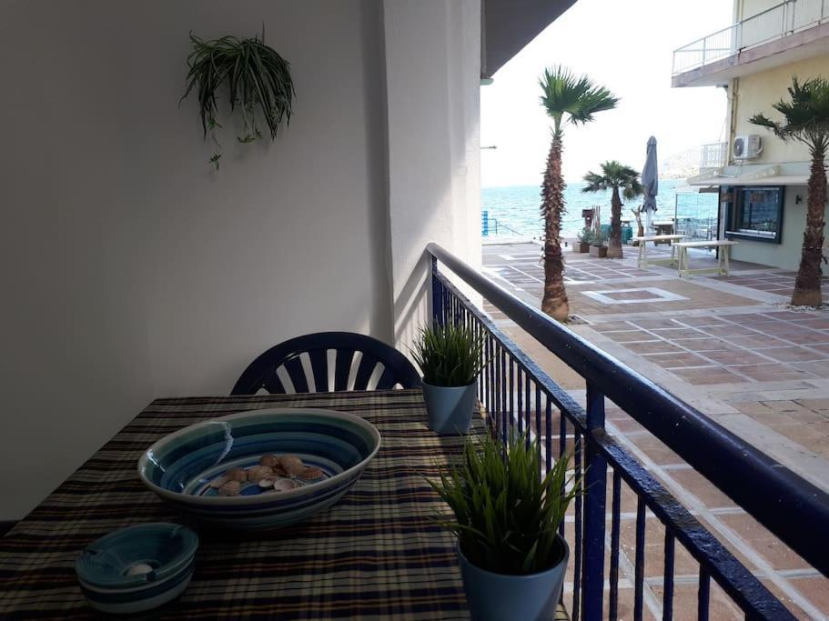 Cozy Seaside Apartment Loutraki מראה חיצוני תמונה