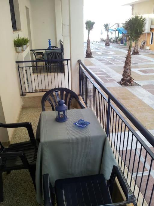 Cozy Seaside Apartment Loutraki מראה חיצוני תמונה