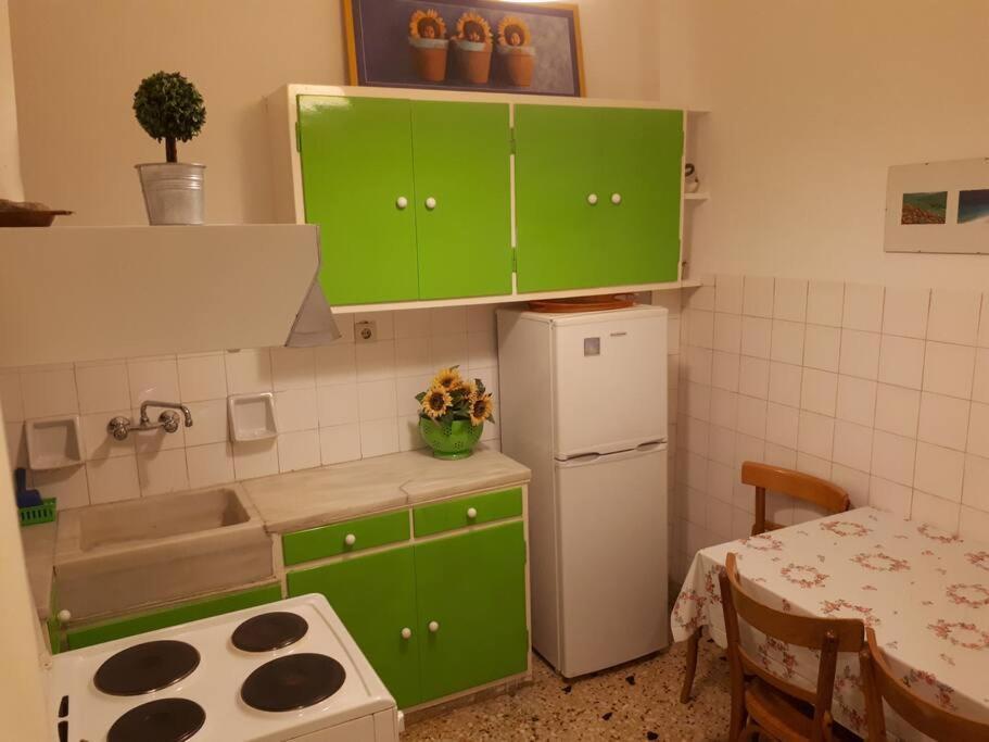 Cozy Seaside Apartment Loutraki מראה חיצוני תמונה