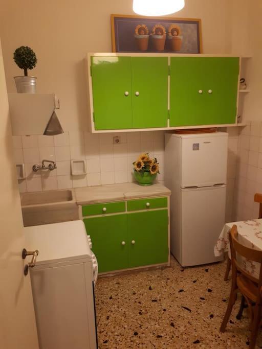 Cozy Seaside Apartment Loutraki מראה חיצוני תמונה